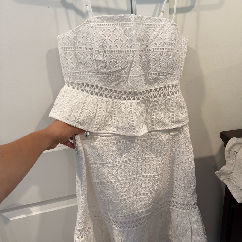 White Lace Sleeveless Dress